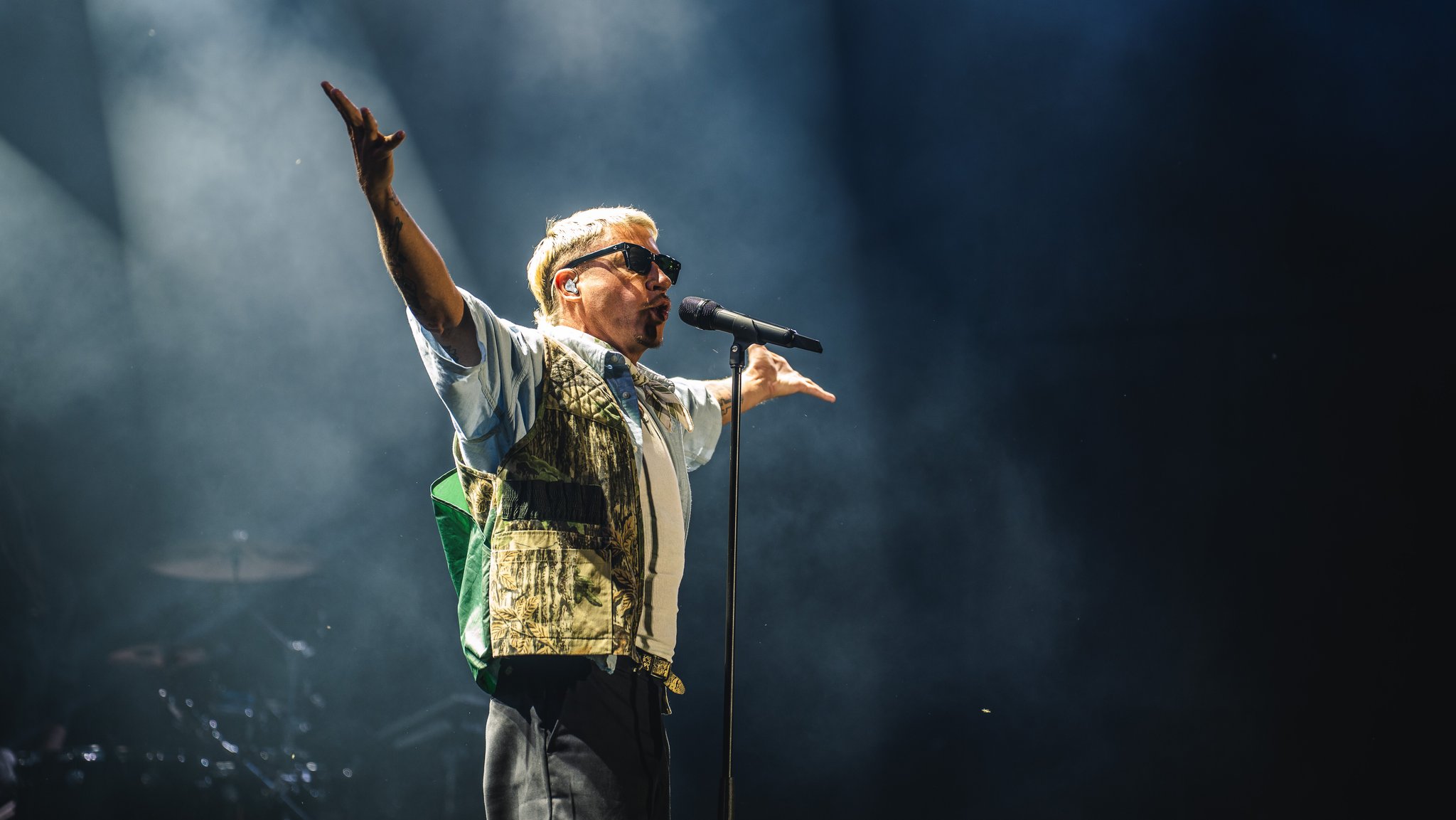(Archivbild) US-Rapper Macklemore am 8. August 2026 im dänischen Skanderborg | Bild: picture alliance / Gonzales Photo/Rolf Meldgaard | Gonzales Photo/Rolf Meldgaard (Archivbild) US-Rapper Macklemore am 8. August 2026 im dänischen Skanderborg