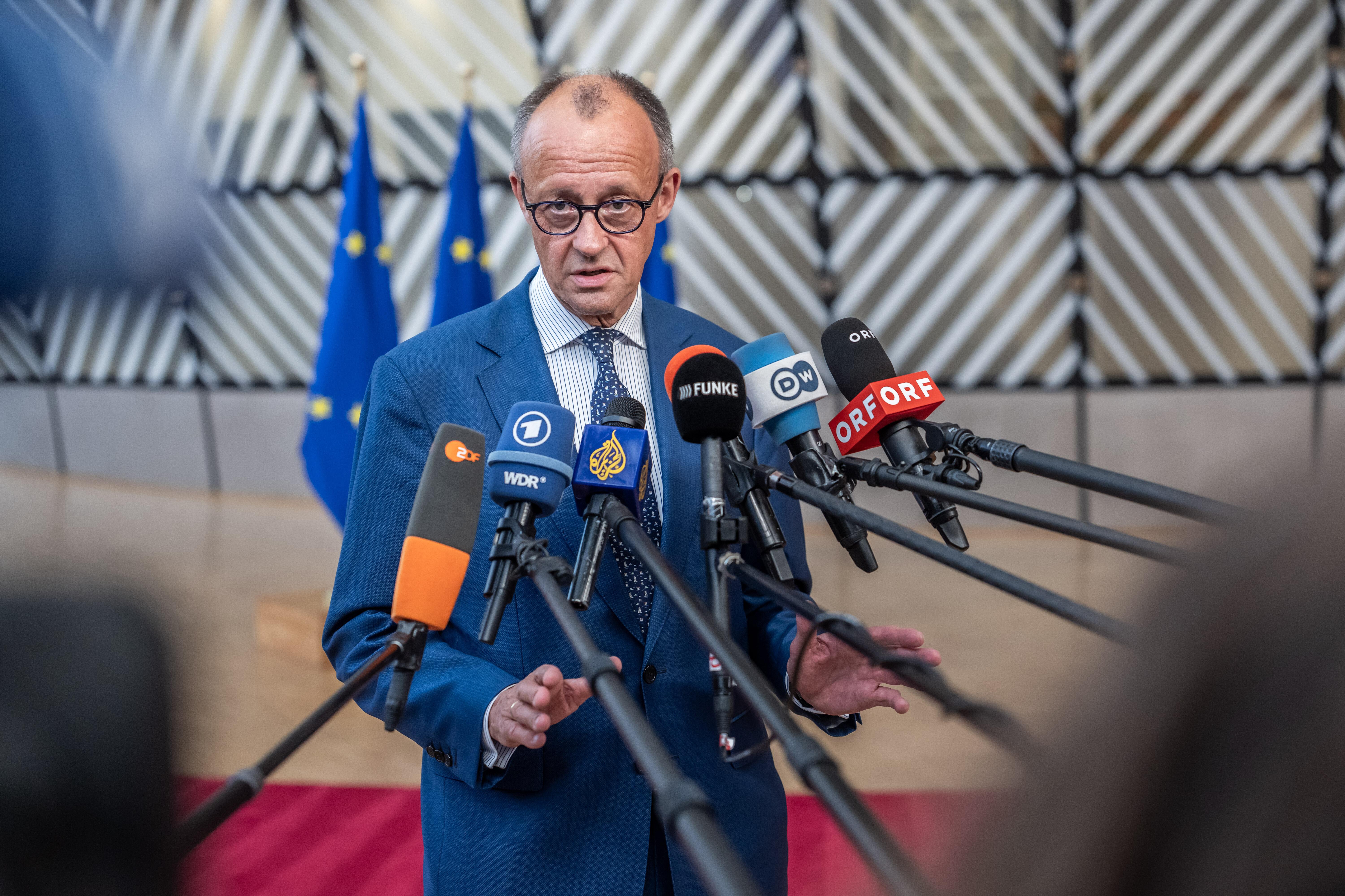 Nahost-Ticker: Merz will "in Ruhe" über Hormus-Einsatz beraten | BR24