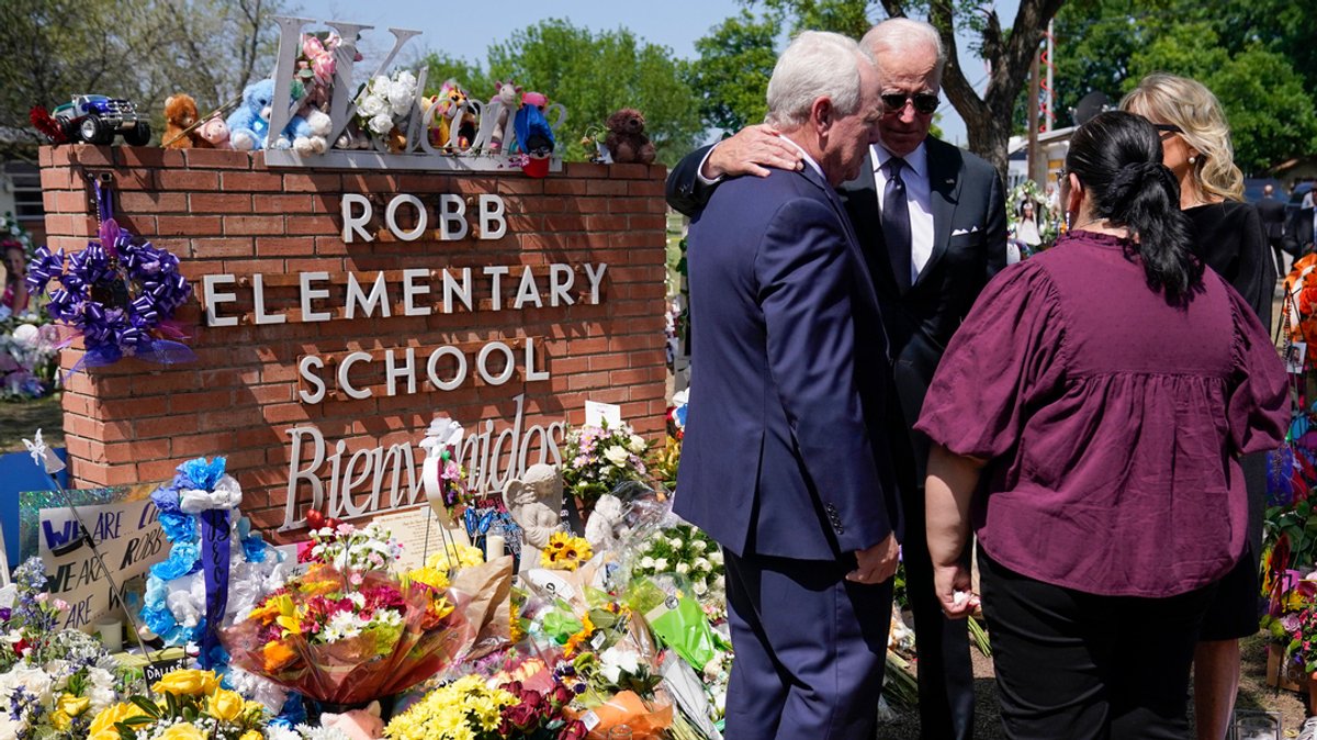 Fünf Tage nach dem verheerenden Amoklauf an einer Grundschule in Texas mit 21 Toten war US-Präsident Joe Biden in den Bundesstaat gereist.