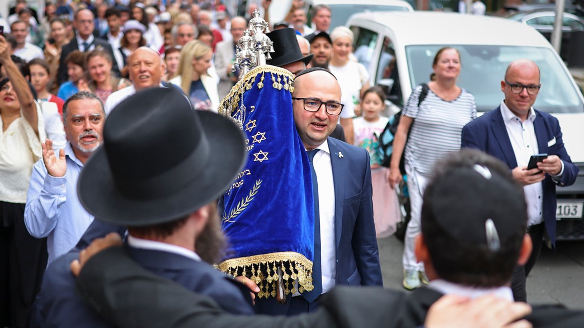 Jüdische Gemeinde Nürnberg: Neue Tora und erneuerte Versprechen
