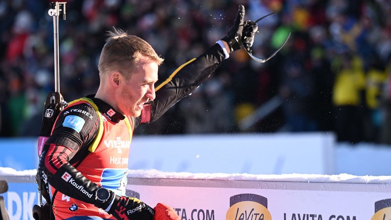 11.01.2026, Thüringen, Oberhof: Biathlon: Weltcup, Staffel 4 x 7,5 km, Männer. David Zobel aus Deutschland gestikuliert vor dem Publikum. Foto: Jennifer Brückner/dpa +++ dpa-Bildfunk +++ | Bild: dpa-Bildfunk/Jennifer Brückner 11.01.2026, Thüringen, Oberhof: Biathlon: Weltcup, Staffel 4 x 7,5 km, Männer. David Zobel aus Deutschland gestikuliert vor dem Publikum. Foto: Jennifer Brückner/dpa +++ dpa-Bildfunk +++