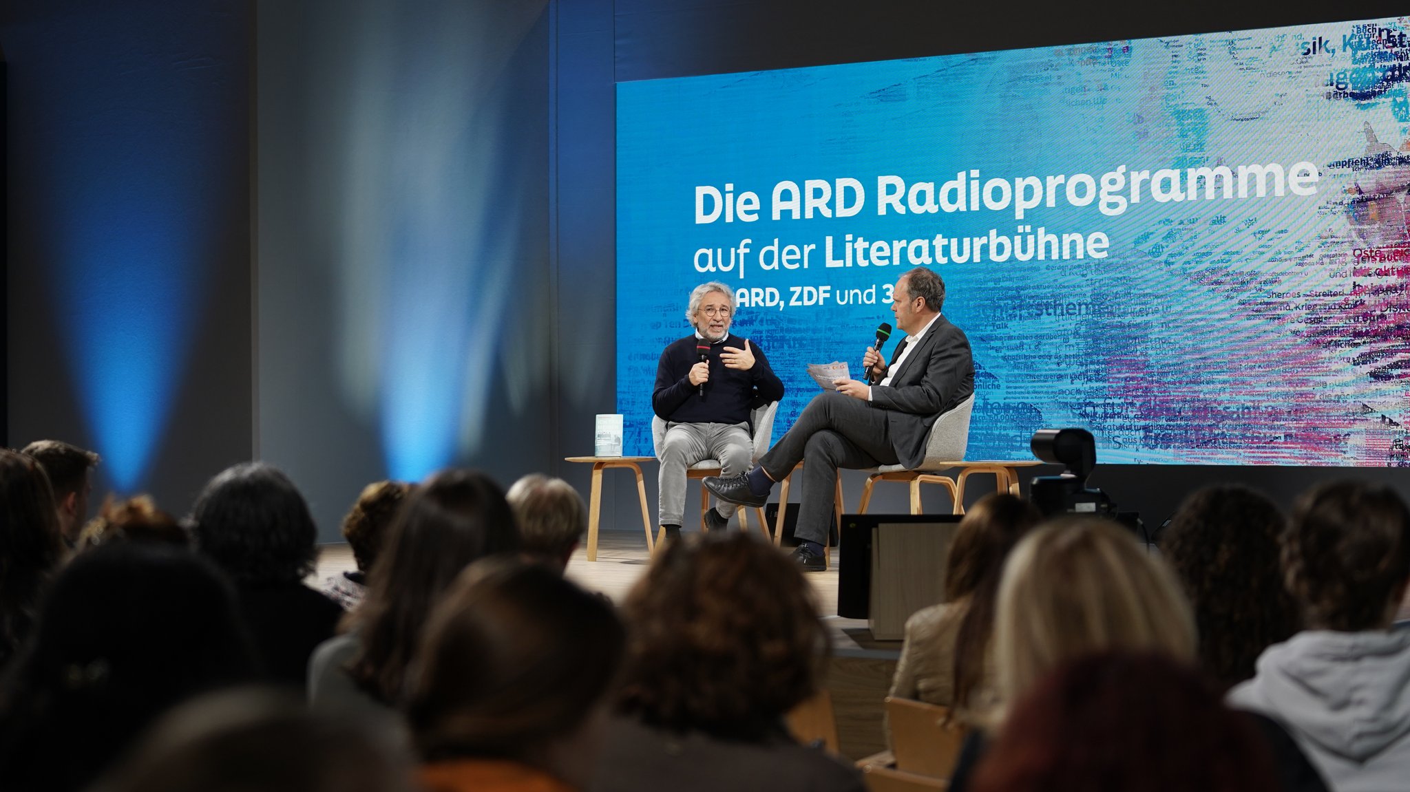 Can Dündar stellt im Gespräch auf der Frankfurter Buchmesse sein Buch "Ich traf meinen Mörder" vor.