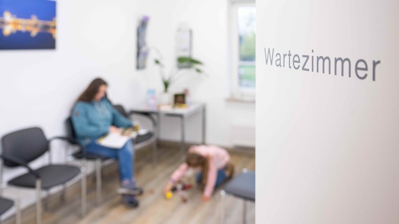 Symbolbild: Wartezimmer beim Hausarzt | Bild: picture alliance / dpa-tmn | Benjamin Nolte Symbolbild: Wartezimmer beim Hausarzt