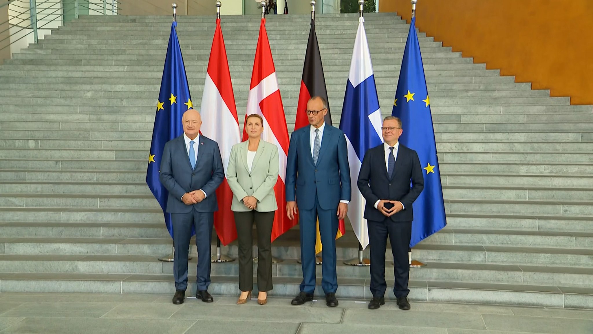 Die Regierungschefs von Deutschland, Österreich, Dänemark und Finnland stehen für einen Sparkurs. Das passt nicht zu den Plänen der EU-Kommission. | Bild: Bayerischer Rundfunk 2026 Die Regierungschefs von Deutschland, Österreich, Dänemark und Finnland stehen für einen Sparkurs. Das passt nicht zu den Plänen der EU-Kommission.