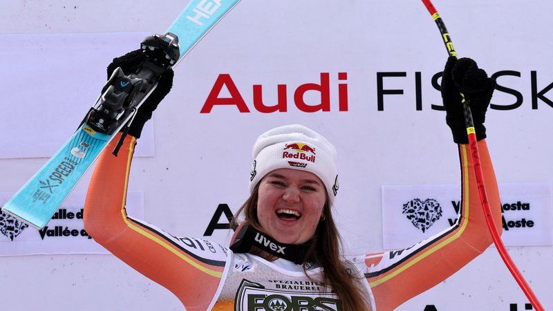 13.03.2025, USA, La Thuile: Ski alpin: Weltcup, Super G, Damen. Die Siegerin Emma Aicher aus Deutschland jubelt. Foto: Marco Trovati/AP/dpa +++ dpa-Bildfunk +++ | Bild: dpa-Bildfunk/Marco Trovati 13.03.2025, USA, La Thuile: Ski alpin: Weltcup, Super G, Damen. Die Siegerin Emma Aicher aus Deutschland jubelt. Foto: Marco Trovati/AP/dpa +++ dpa-Bildfunk +++