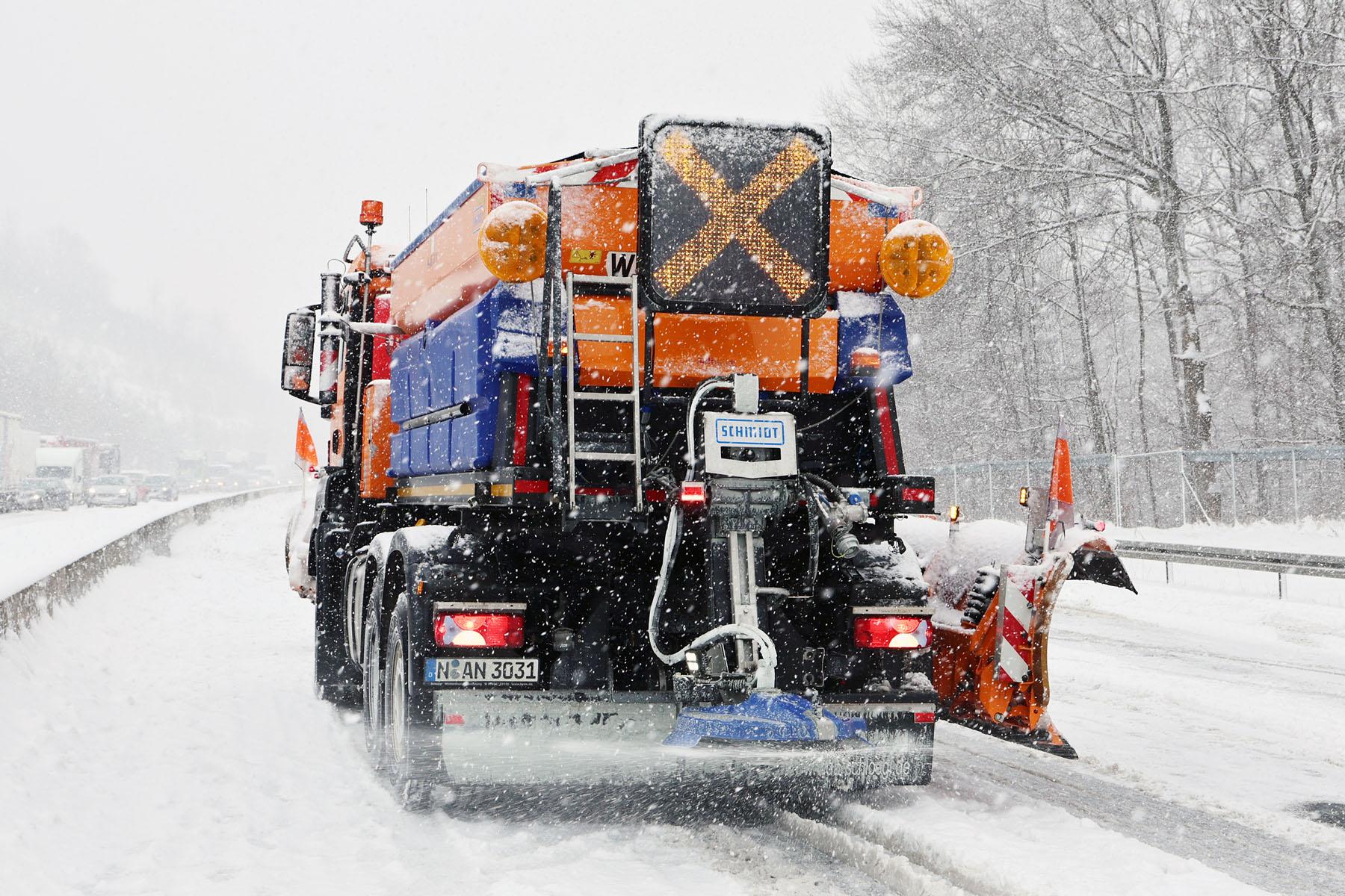•	Die Anzahl der wetterbedingten Einsätze in Unterfranken hat sich zwischenzeitlich auf 90 erhöht.