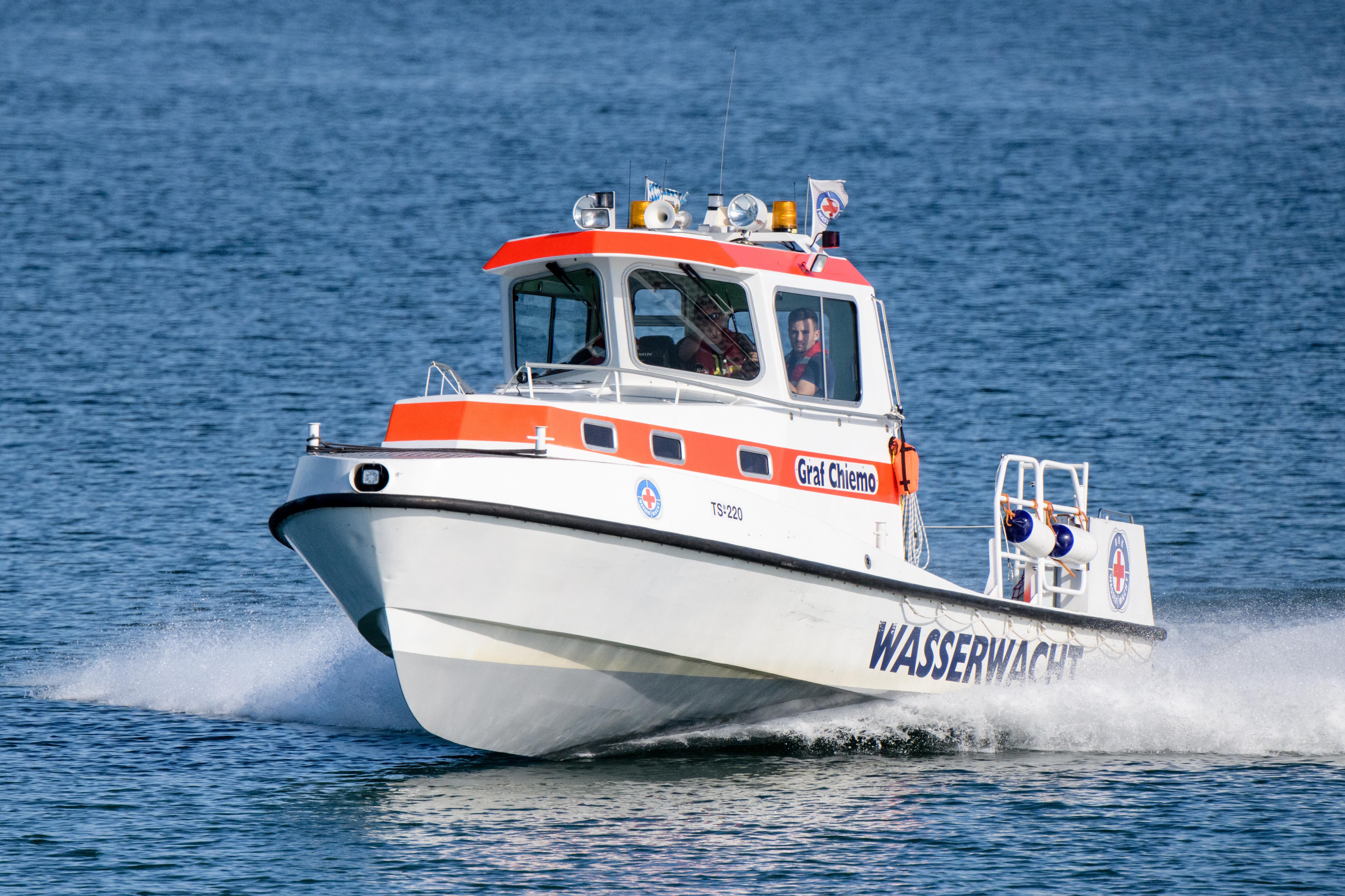 Auch die Wasserwacht ist an der Suche beteiligt (Archivbild)