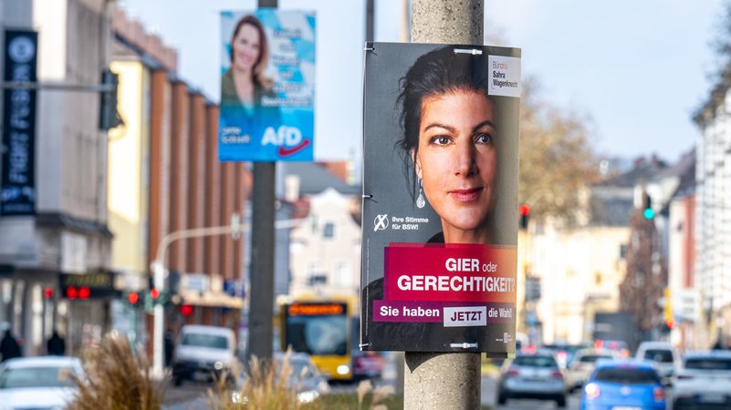 In Regensburg hängen schon die ersten Wahlplakate für die Bundestagswahl. Das BSW und die AfD haben den Anfang gemacht. | Bild: Armin Weigel/dpa In Regensburg hängen schon die ersten Wahlplakate für die Bundestagswahl. Das BSW und die AfD haben den Anfang gemacht.