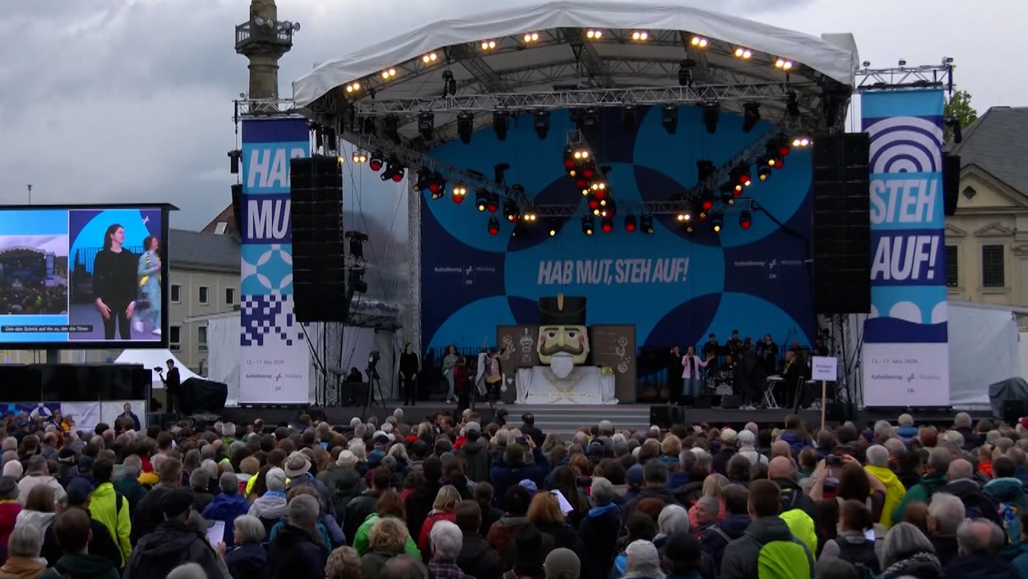 Würzburg sendet ab heute ein besonders helles Licht aus: Der Katholikentag hat begonnen - | Bild: Bayerischer Rundfunk 2026 Würzburg sendet ab heute ein besonders helles Licht aus: Der Katholikentag hat begonnen -