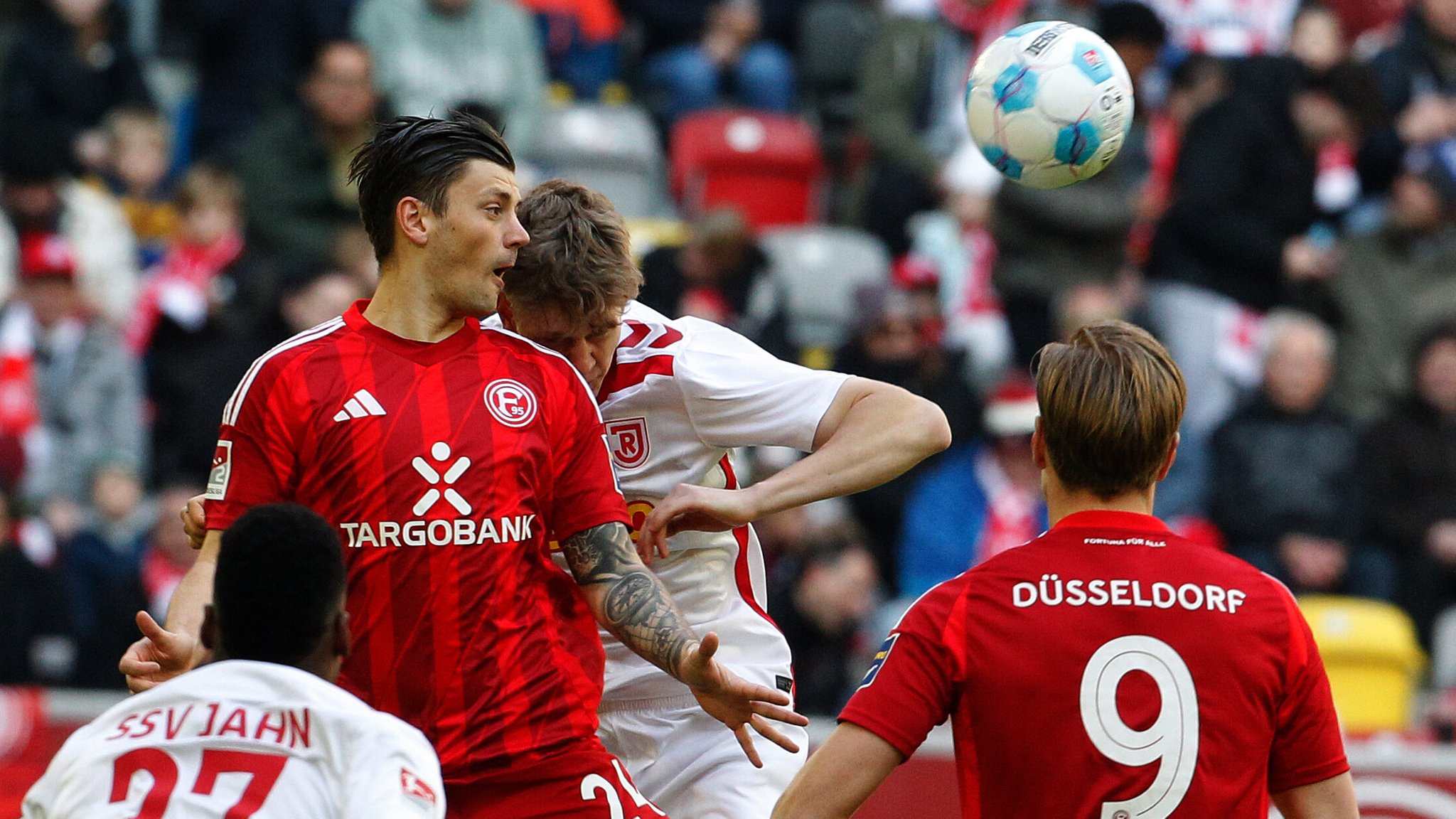 Spielszene Fortuna Düsseldorf - SSV Jahn Regensburg