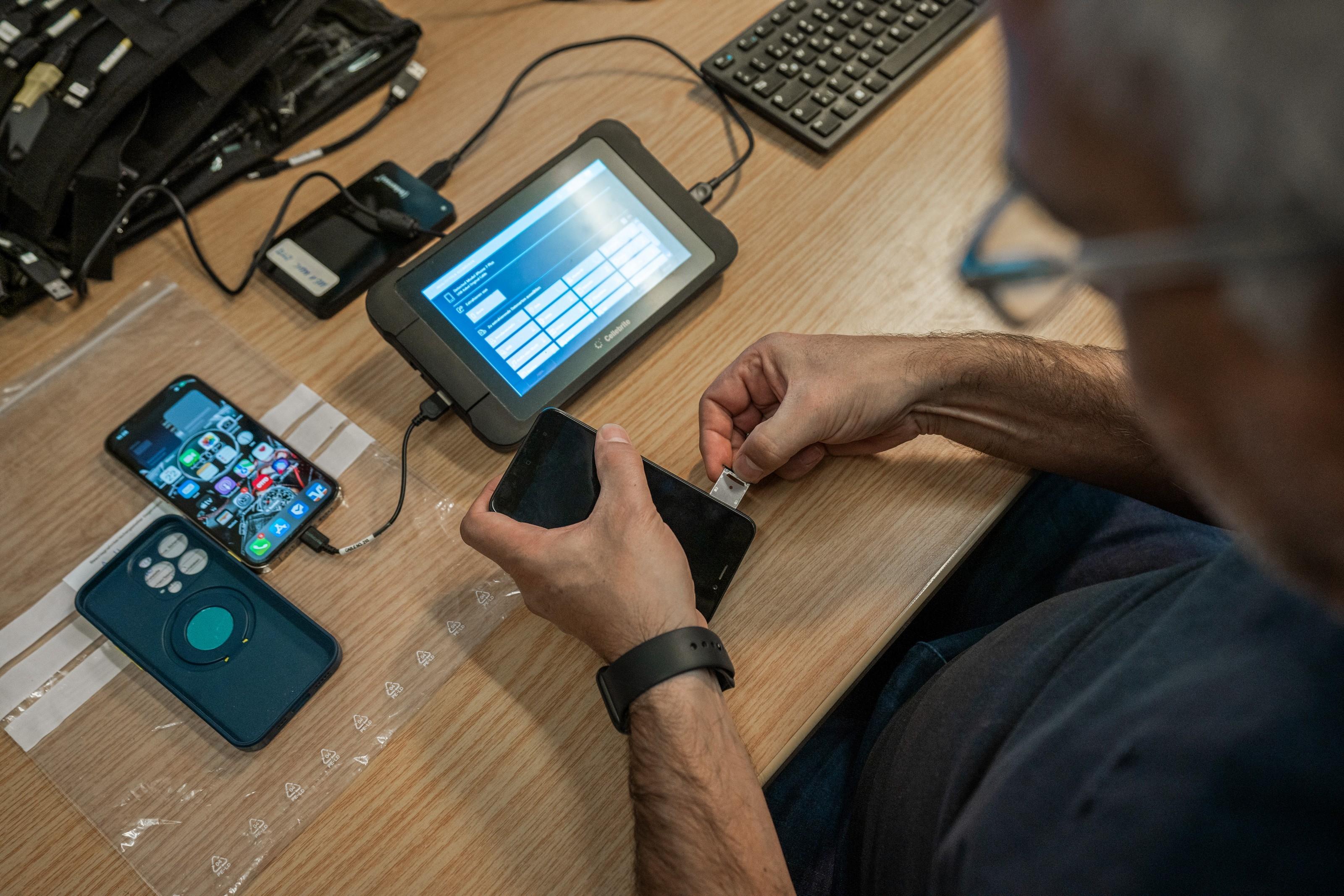 (Symbolbild) Digitale Datenträger mussten ausgewertet werden 