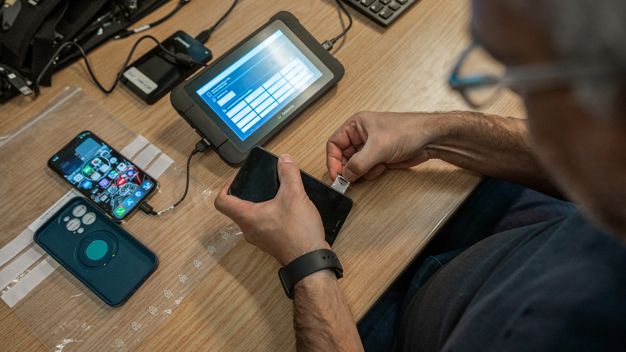 (Symbolbild) Digitale Datenträger mussten ausgewertet werden 