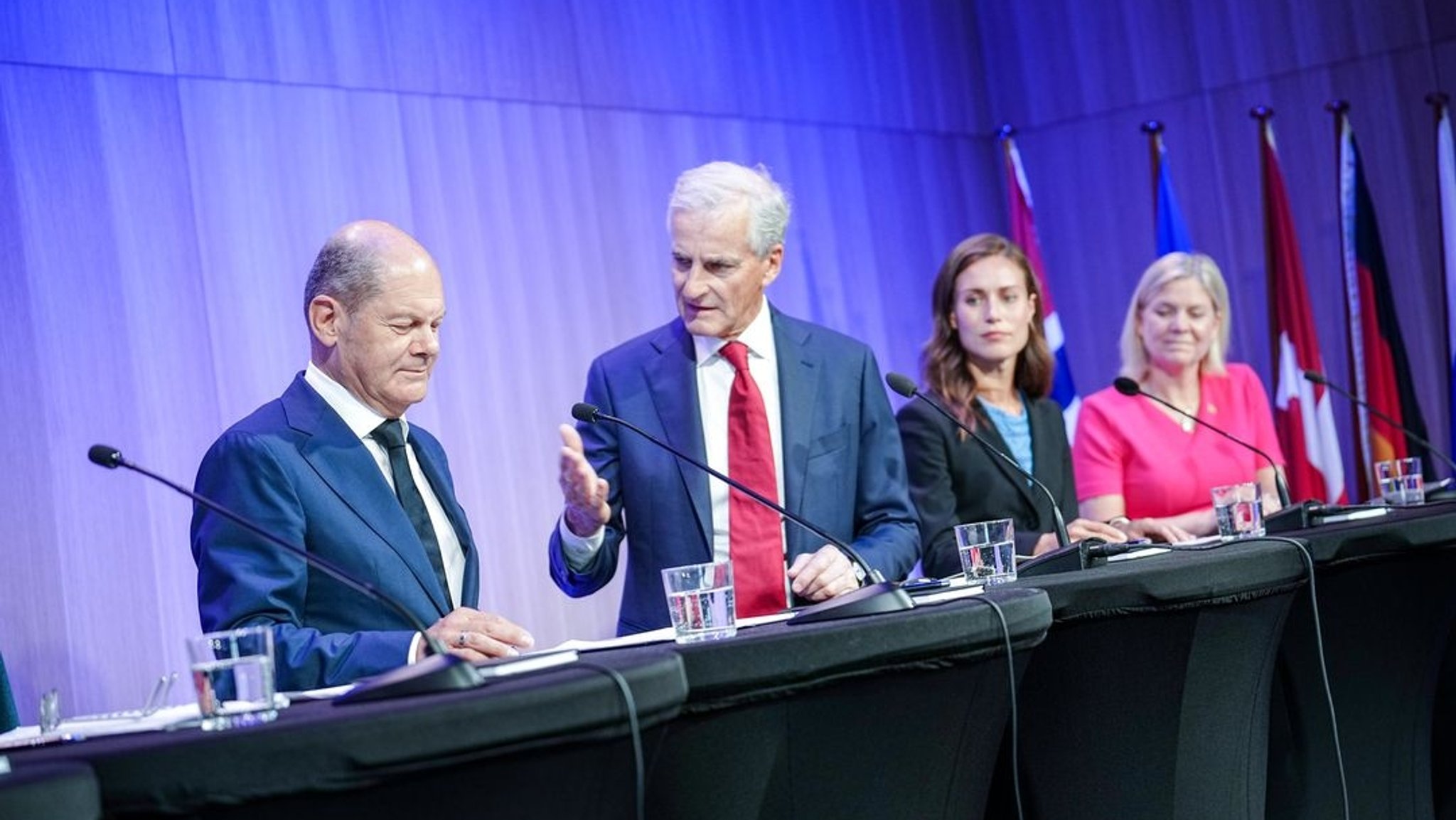 Oslo: Scholz nimmt an Pressekonferenz nach dem Treffen der Nordischen Ministerpräsidenten u.a. mit Jonas Gahr Støre, Ministerpräsident von Norwegen, teil.