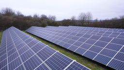 Sonnenkollektoren einer Photovoltaikanlage | Bild:BR/Patrick Viertl