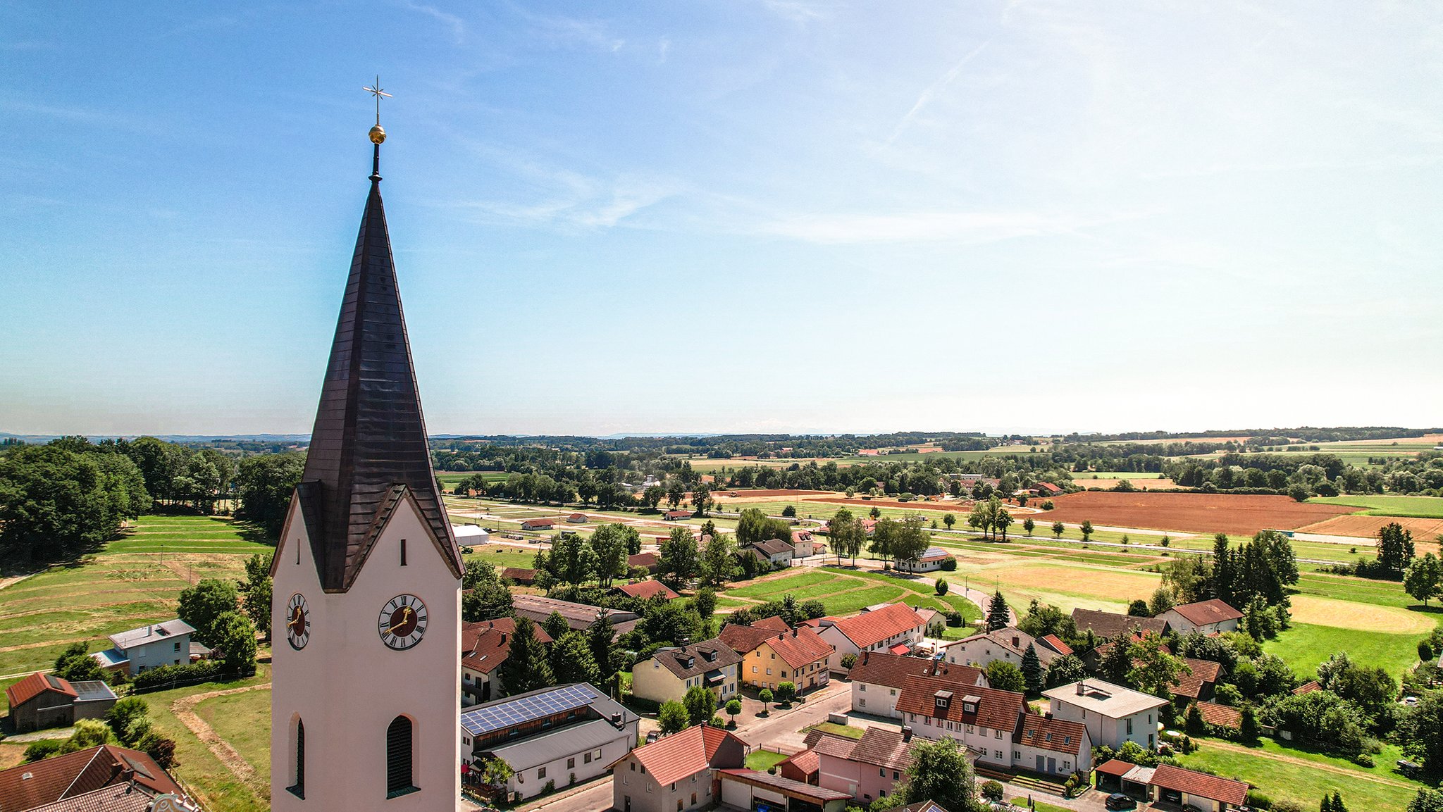 Blick von oben auf Karpfham.