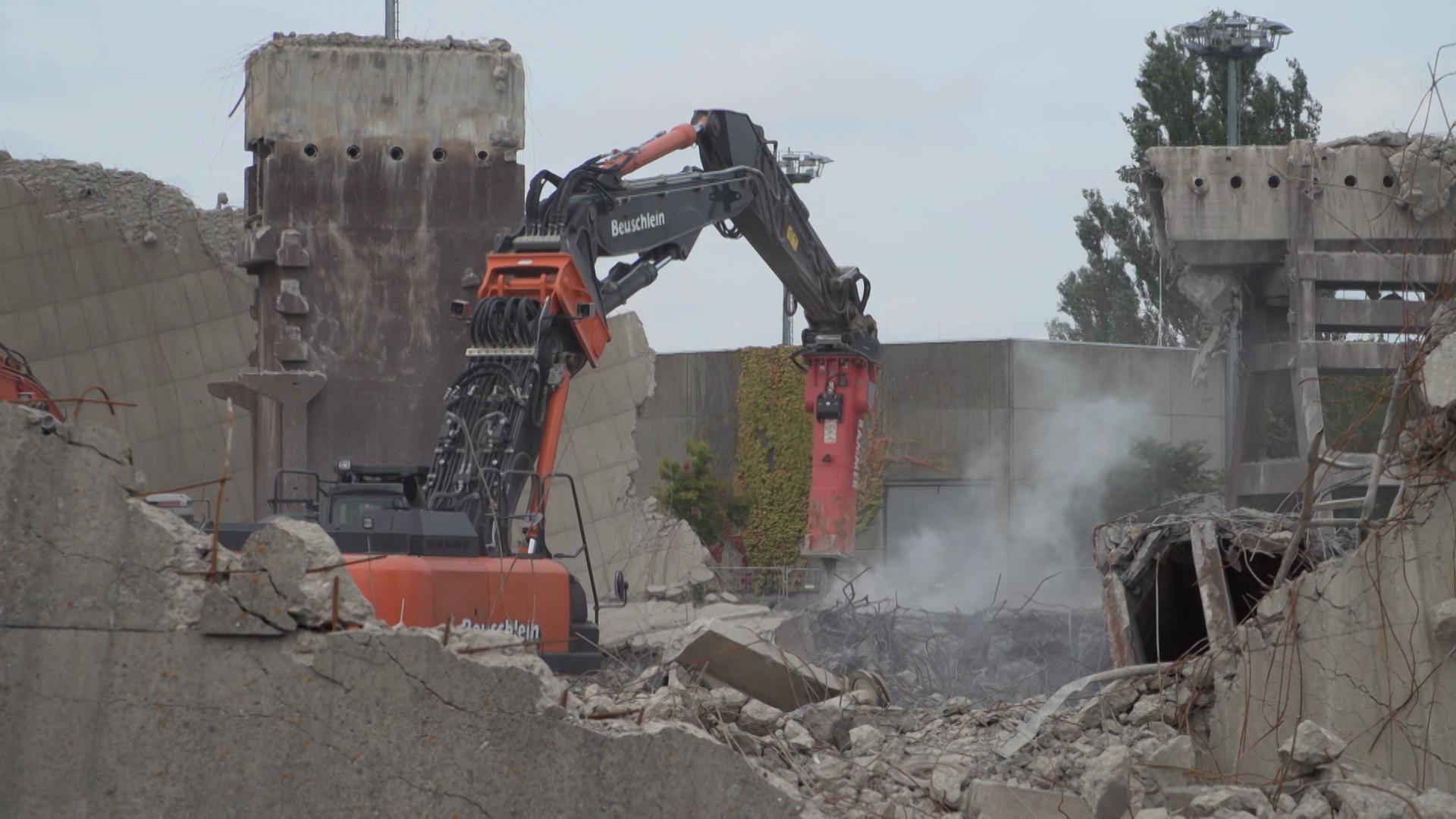 Die Türme des Kernkraftwerks Grafen-Rheinfeld sind weg – was bleibt ist der Schutt, und auch der wird jetzt weggeräumt und vollständig recycelt.