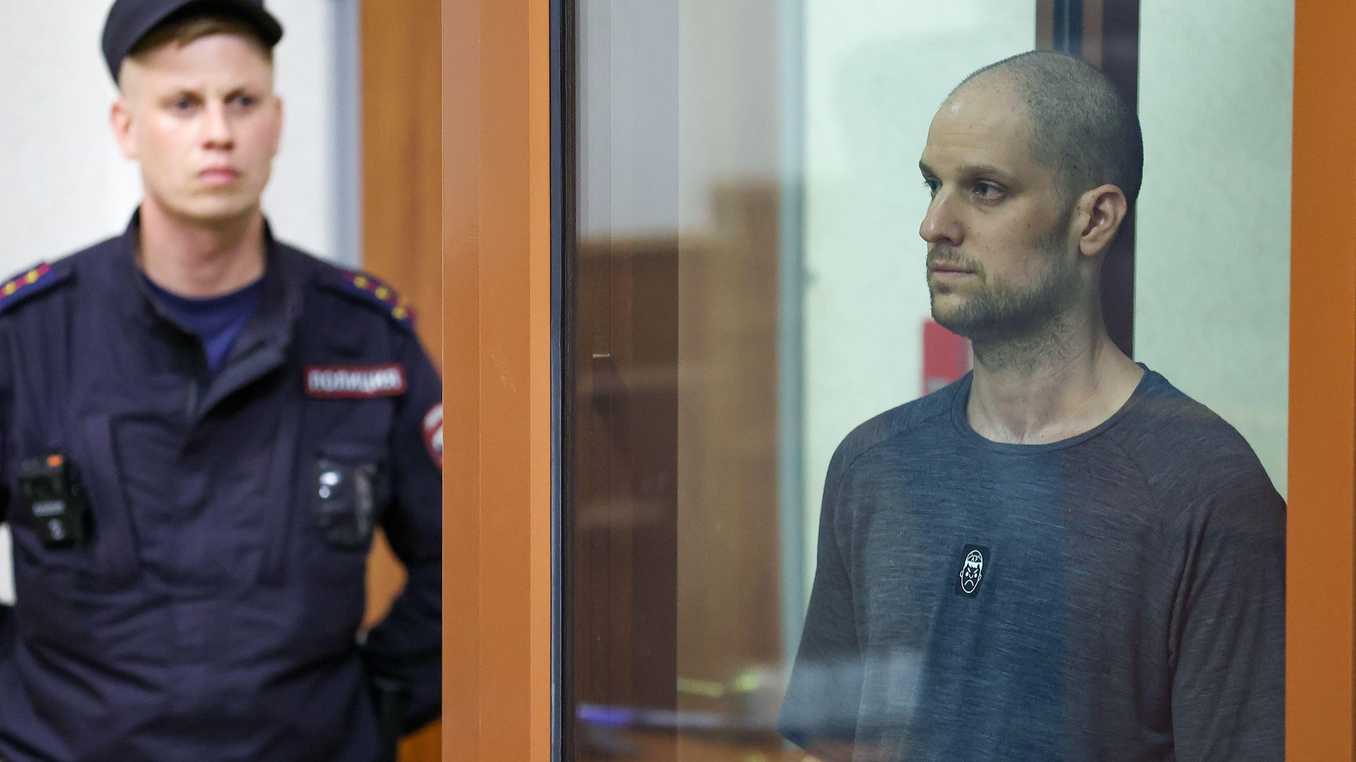 Der US-Journalist Evan Gershkovich im Gerichtssaal