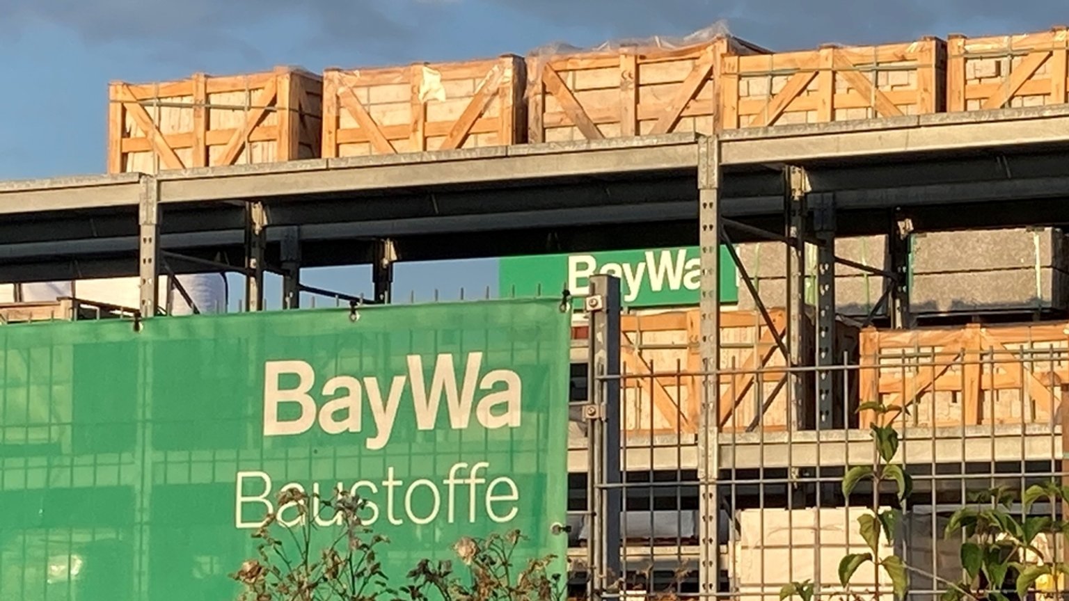 Tiefe Einschnitte: Die BayWa wird massiv schrumpfen | BR24