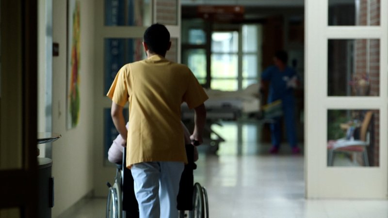 Die Kliniklandschaft wird sich durch die geplante Reform von Karl Lauterbach verändern. | Bild: BR24 Die Kliniklandschaft wird sich durch die geplante Reform von Karl Lauterbach verändern.