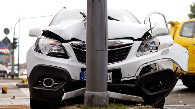 Zwei SUV sind nach einem Unfall schwer beschädigt (Archiv- und Symbolbild) | Bild: picture alliance /Geisler-Fotopress|Christoph Hardt Zwei SUV sind nach einem Unfall schwer beschädigt (Archiv- und Symbolbild)