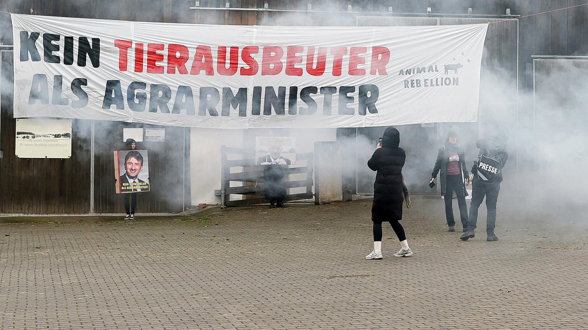 Die Protestaktion auf dem Hof von Günther Felßner