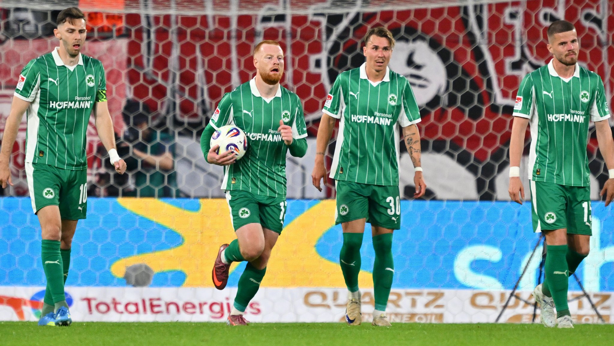 Fürth verlor bei Rot-Weiss Essen | Bild: picture alliance / Sportfoto Zink / Wolfgang Zink | Sportfoto Zink / Wolfgang Zink Fürth verlor bei Rot-Weiss Essen