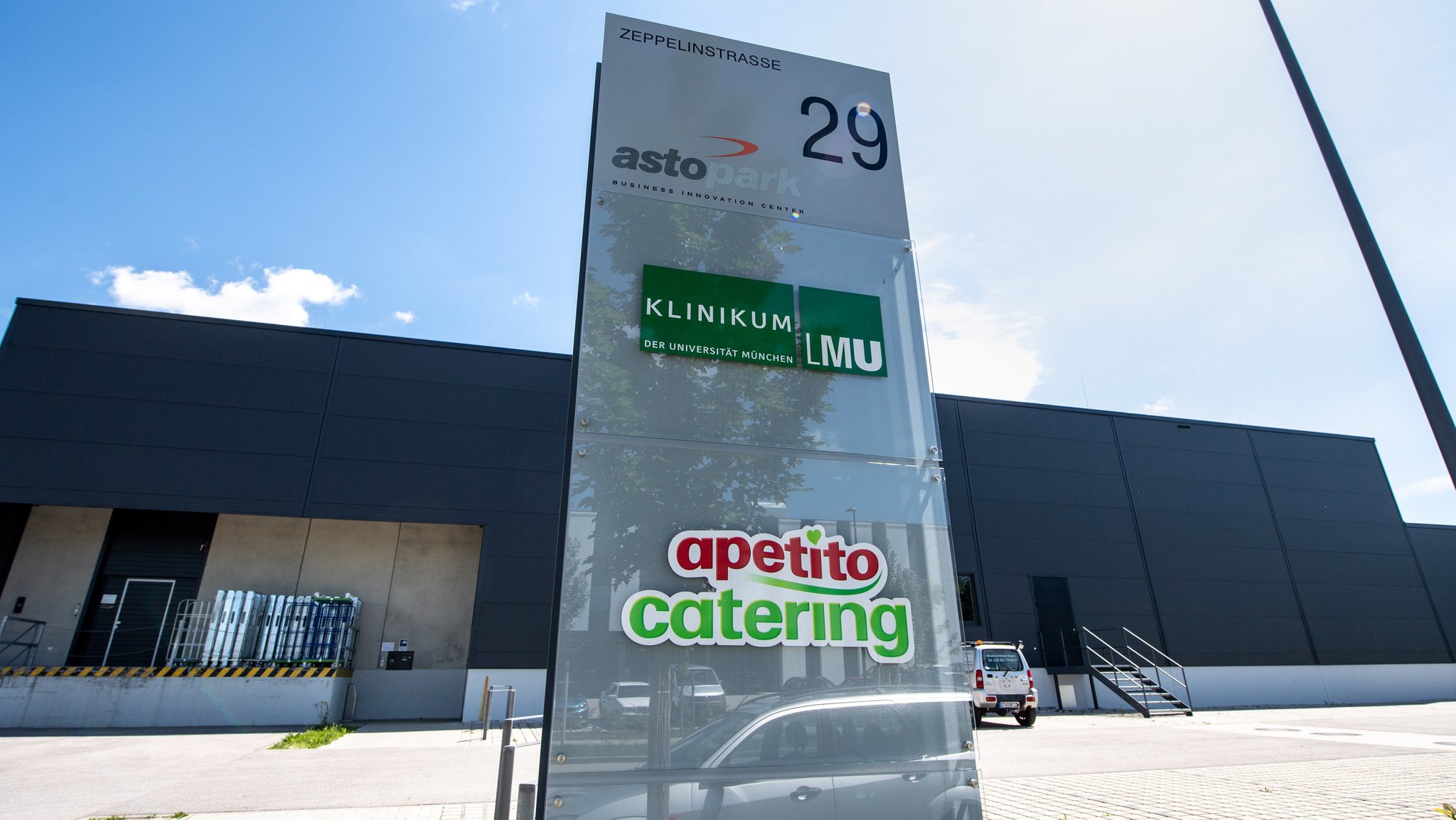 Säule mit der Aufschrift "apetito catering"