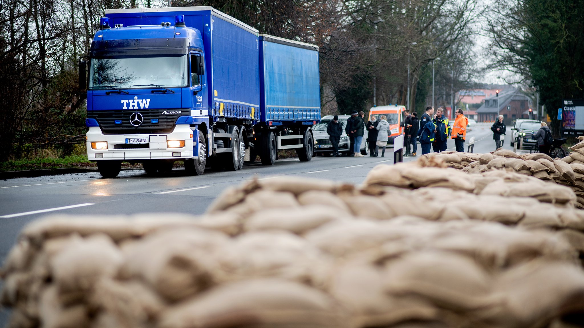 Kein Ende des Hochwassers in Sicht – Millionen Sandsäcke nötig