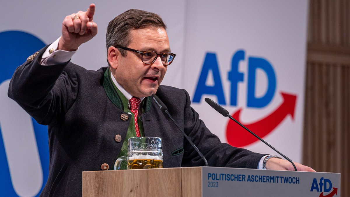 Gerald Grosz, Publizist und Präsidentenkandidat aus Österreich, spricht beim Politischen Aschermittwoch der AfD (Archivbild).