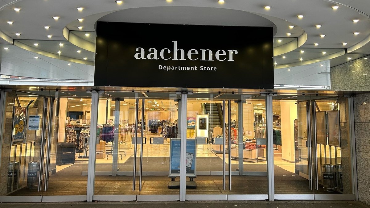 Während an fünf Standorten die Ladentüren der insolventen Modekette Aachener geschlossen bleiben, eröffnet eine neue Filiale in Coburg.