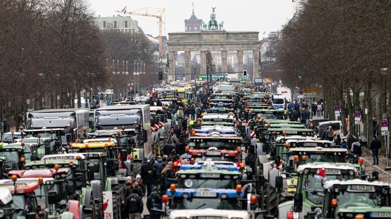 18.12.2023: Mit rund 3.000 Treckern protestieren Bäuerinnen und Bauern in die Hauptstadt Berlin.