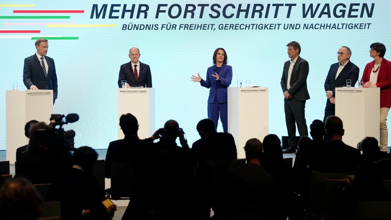 24.11.2021, Berlin: Vorstellung des gemeinsamen Koalitionsvertrags der Ampel-Parteien.