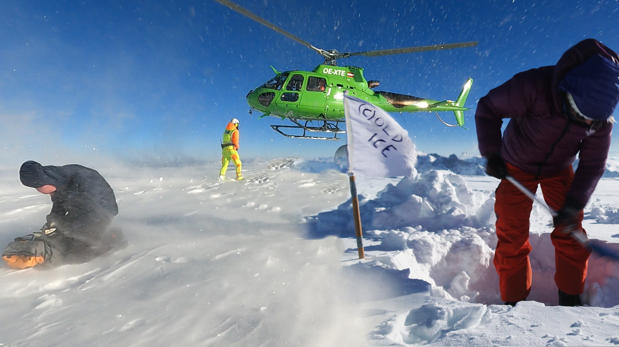 Klimaforscher am Gletscher mit Bohrkern. 