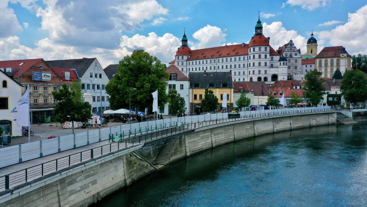 Neuburg an der Donau: Hochwasserschutzübung bei Niedrigwasser