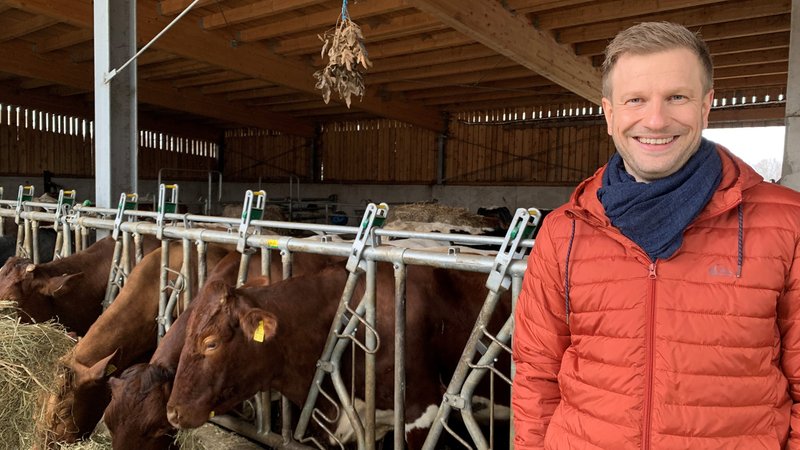 "Unser Land"-Moderator Florian Kienast | Bild: BR/Jutta Schilcher "Unser Land"-Moderator Florian Kienast