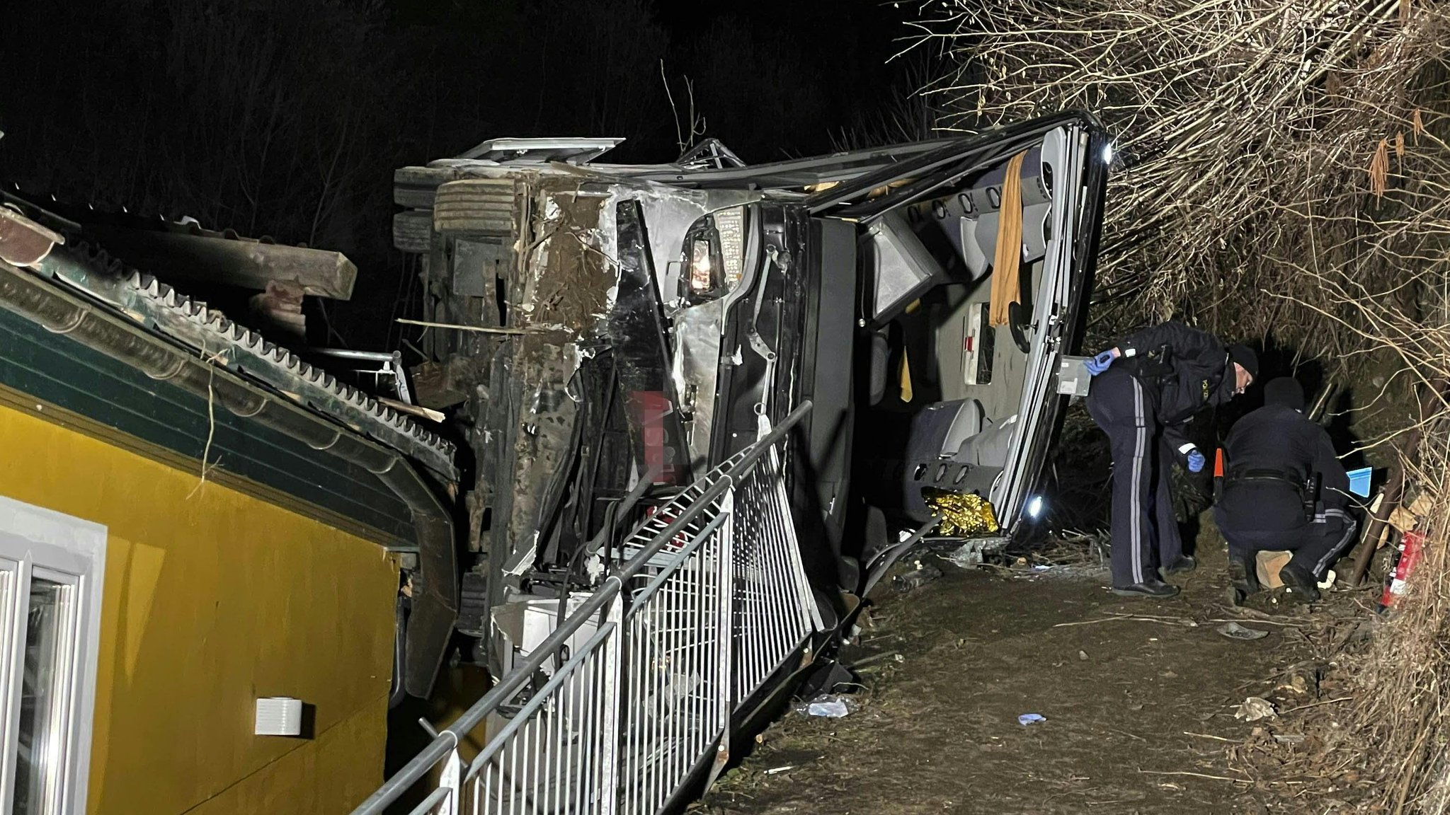 Busunglück mit zwei Toten: Fahrer soll Insassen gewarnt haben