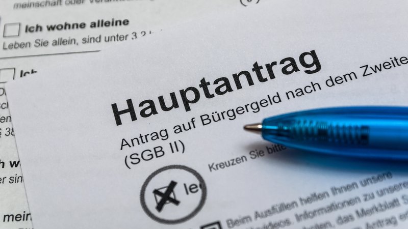 ARCHIV (21.11.2024): Antrag auf Bürgergeld in Deutschland | Bild: picture alliance / Zoonar | stockfotos-mg ARCHIV (21.11.2024): Antrag auf Bürgergeld in Deutschland