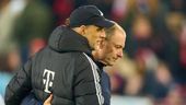 FC-Augsburg-Trainer Jess Thorup und FC-Bayern-Trainer Thomas Tuchel Arm in Arm. | Bild:picture alliance / Peter Schatz | Peter Schatz