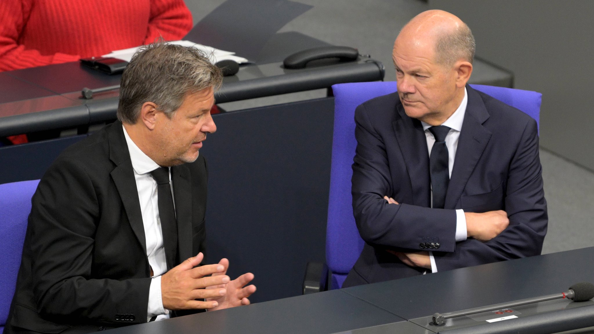 (Archivbild) Olaf Scholz (SPD, r.) und Robert Habeck (Grüne) traten als letzte Zeugen beim Atom-Ausschuss auf.