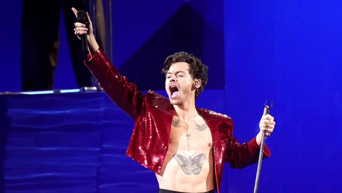 Harry Styles bei seinem Auftritt bei den Brit Awards 2023.
