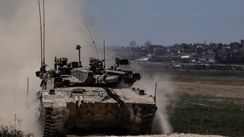 Israelischer Panzer nahe dem Gazastreifen | Bild: pa/dpa/Mostafa Alkharouf Israelischer Panzer nahe dem Gazastreifen