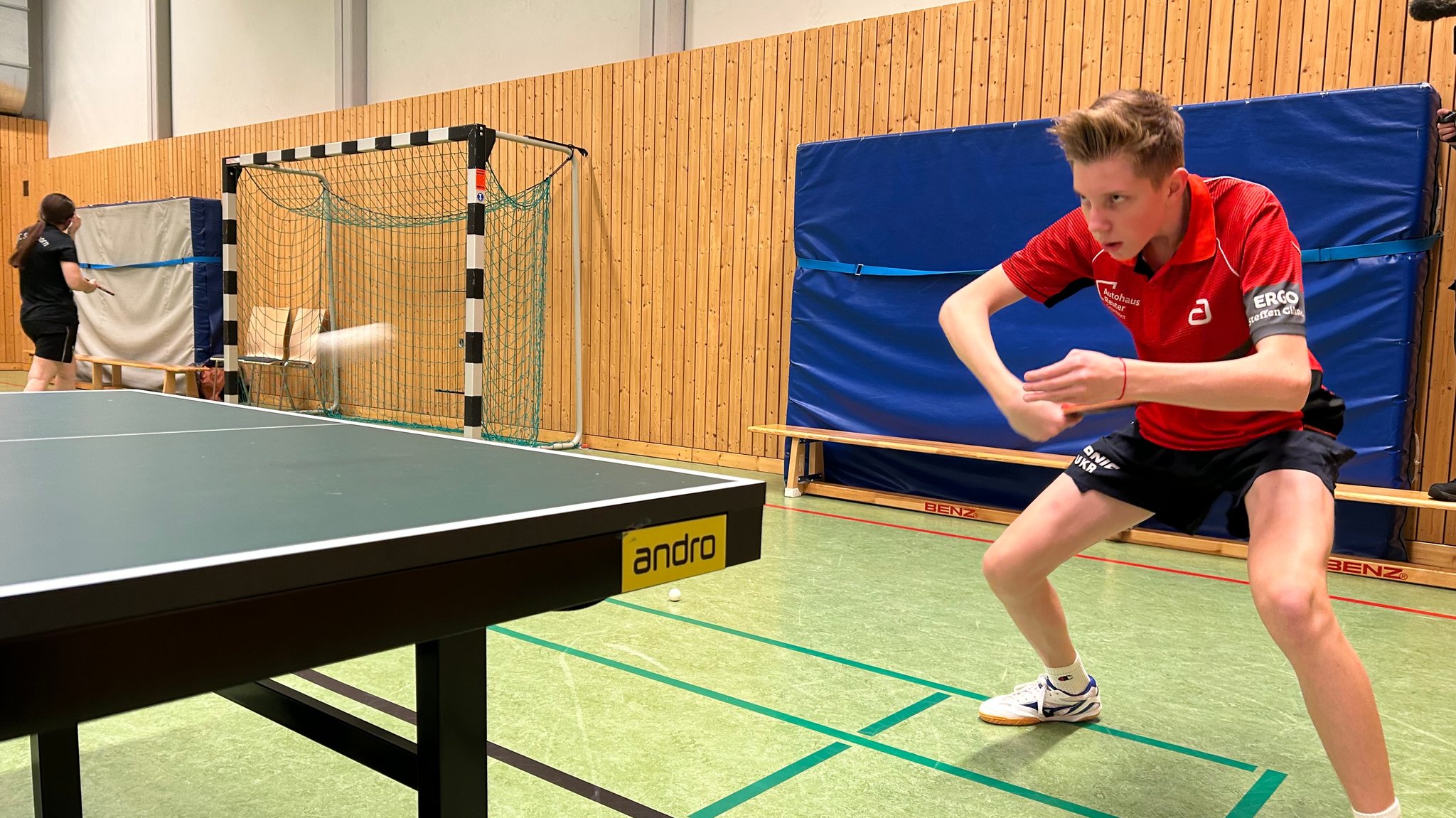 Der 16-jährige Yarik Kovalchuk gilt als Ausnahmetalent im Tischtennis. | Bild: BR/Katrin Küx Der 16-jährige Yarik Kovalchuk gilt als Ausnahmetalent im Tischtennis.