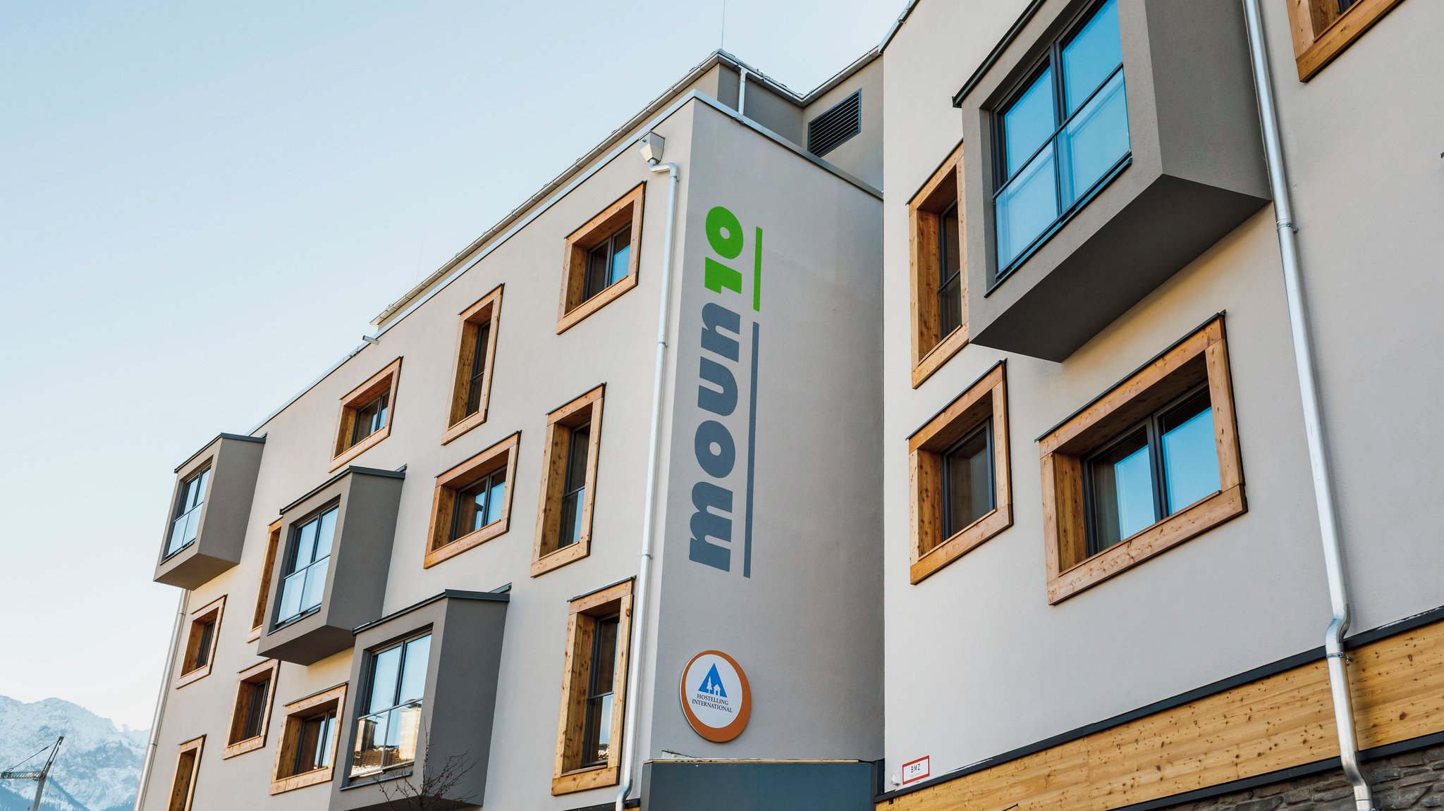Gebäude der Garmischer Jugendherberge von außen