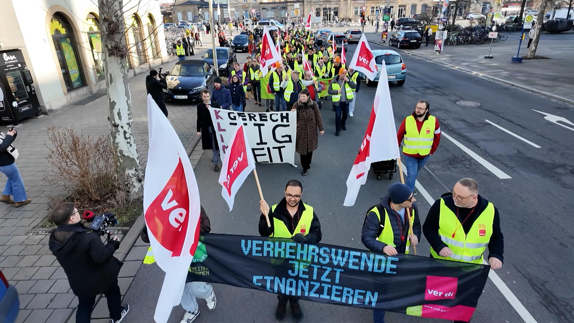 Die Gewerkschaft Verdi macht am Freitag und Samstag auch in 13 bayerischen Städten wieder Druck mit Warnstreiks. 