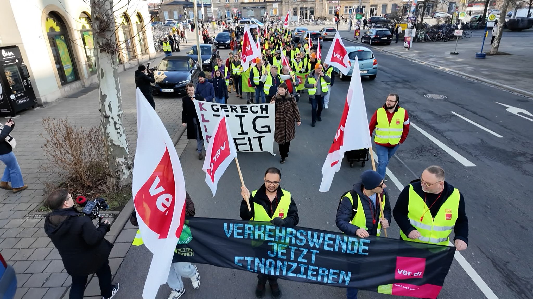 Die Gewerkschaft Verdi macht am Freitag und Samstag auch in 13 bayerischen Städten wieder Druck mit Warnstreiks. 