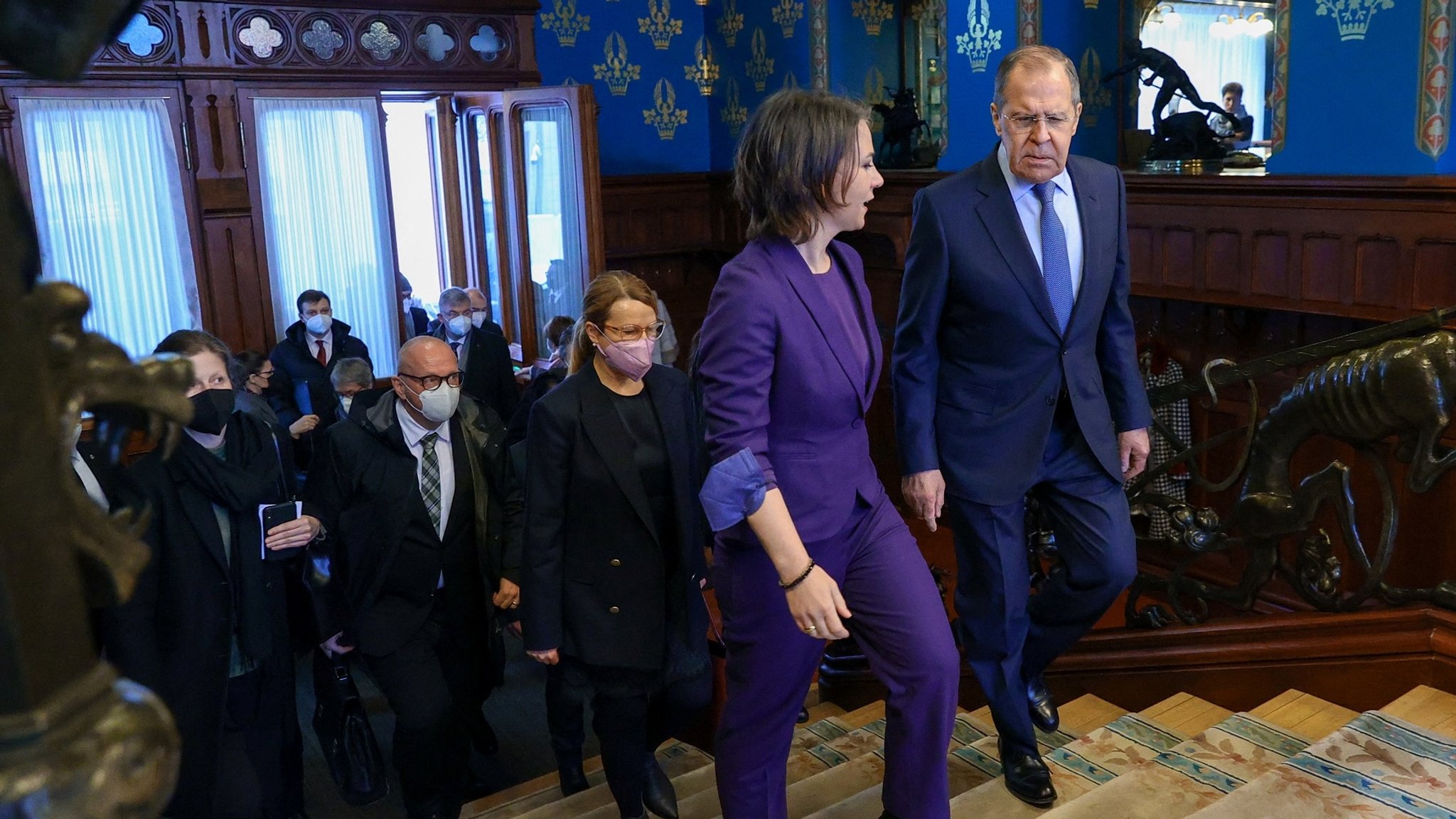 Dieses Foto von Baerbock und Lawrow entstand kurz vor dem Foto, das nun in irreführendem Kontext in den sozialen Netzwerken verbreitet wird. 