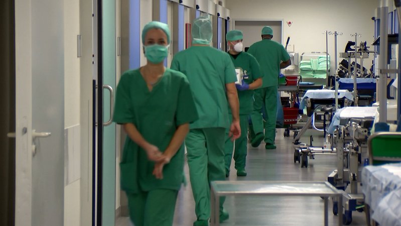 Die Krankenhausreform von Karl Lauterbach nimmt die erste Hürde und passiert das Kabinett. | Bild: Bayerischer Rundfunk 2024 Die Krankenhausreform von Karl Lauterbach nimmt die erste Hürde und passiert das Kabinett.