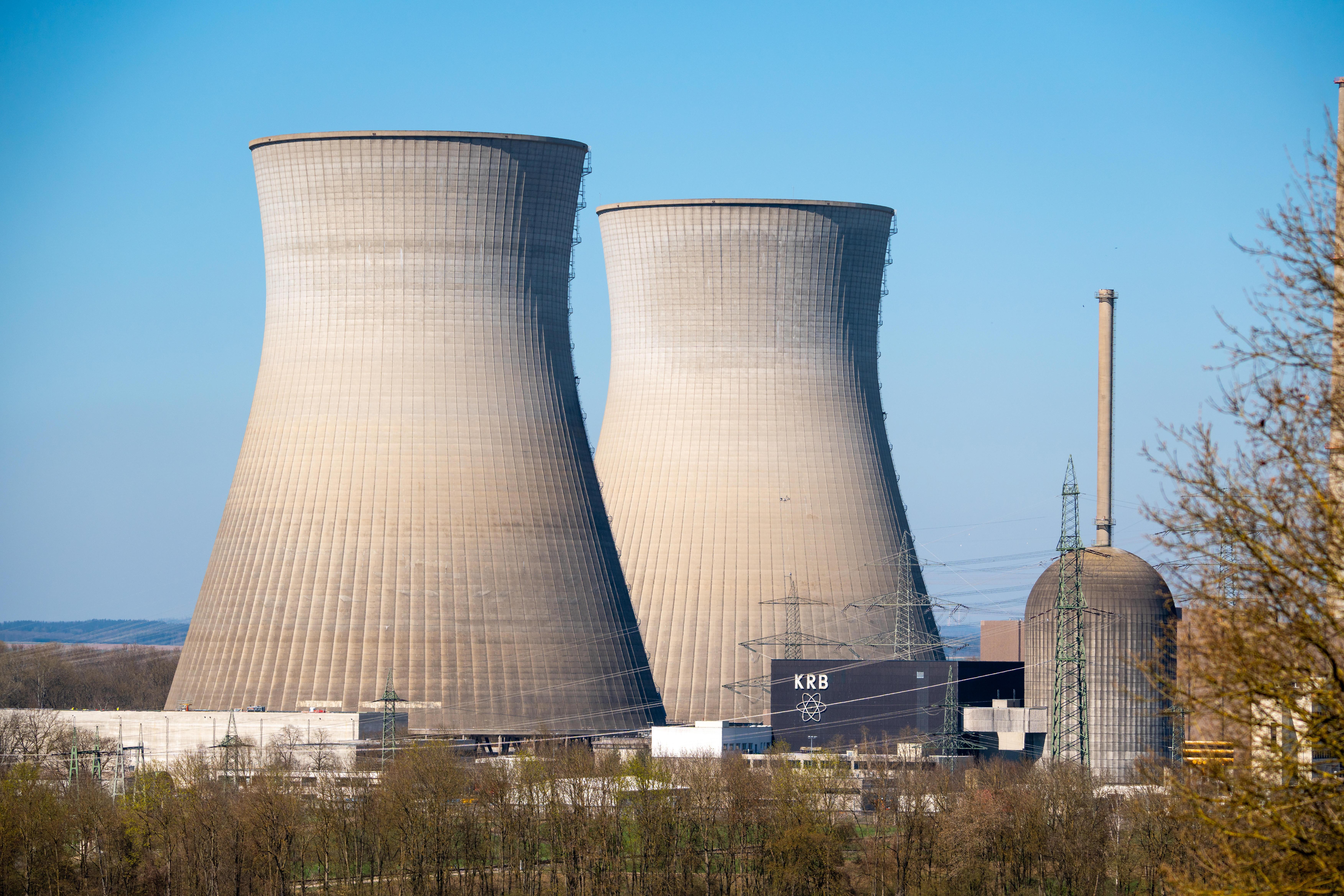 Das stillgelegte Atomkraftwerk (KRB) Gundremmingen in Bayern