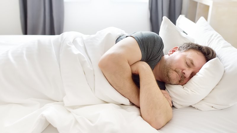 Mit einem KI-Modell lassen sich aus den Schlafdaten einer Nacht das Risiko für Herzerkrankungen, Demenz oder bestimmte Krebsarten vorhersagen. | Bild: colourbox.com Mit einem KI-Modell lassen sich aus den Schlafdaten einer Nacht das Risiko für Herzerkrankungen, Demenz oder bestimmte Krebsarten vorhersagen.