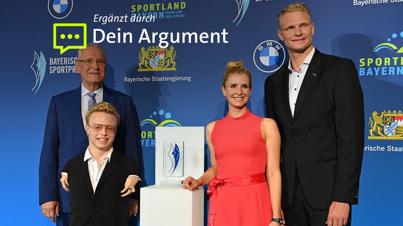 "Markus Söder hat entschieden, dass künftig die gleiche Prämie, noch einmal jeweils für Sportler, die Medaillenträger, die aus Bayern kommen, oben draufgelegt wird", versprach Innenminister Joachim Herrmann. | Bild: picture-alliance/dpa "Markus Söder hat entschieden, dass künftig die gleiche Prämie, noch einmal jeweils für Sportler, die Medaillenträger, die aus Bayern kommen, oben draufgelegt wird", versprach Innenminister Joachim Herrmann.